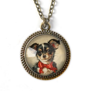Colar com pingente grande de cachorro chihuahua com laço vermelho