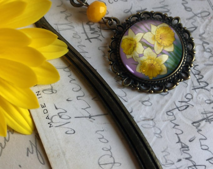 Art Nouveau Daffodil Glass Cabochon Brass Book Hook / Bookmark