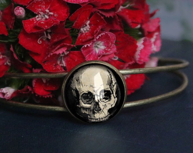 Human Skull Adjustable Charm Bracelet / Bangle in Antique Brass