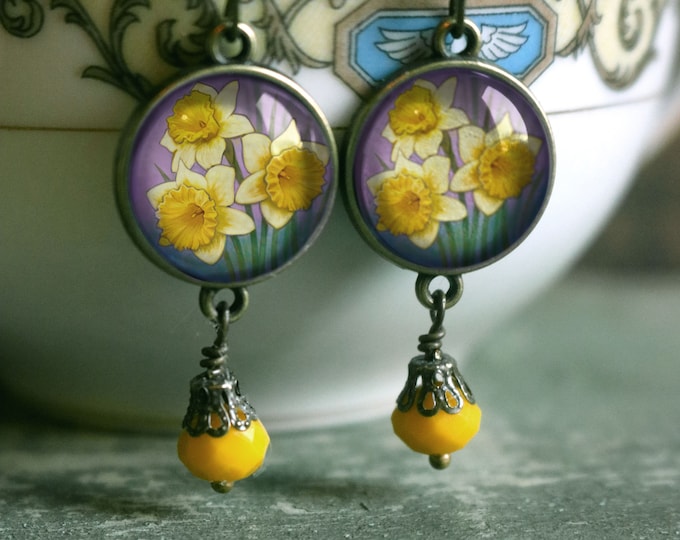 Art Nouveau Daffodil Glass Cabochon Earrings