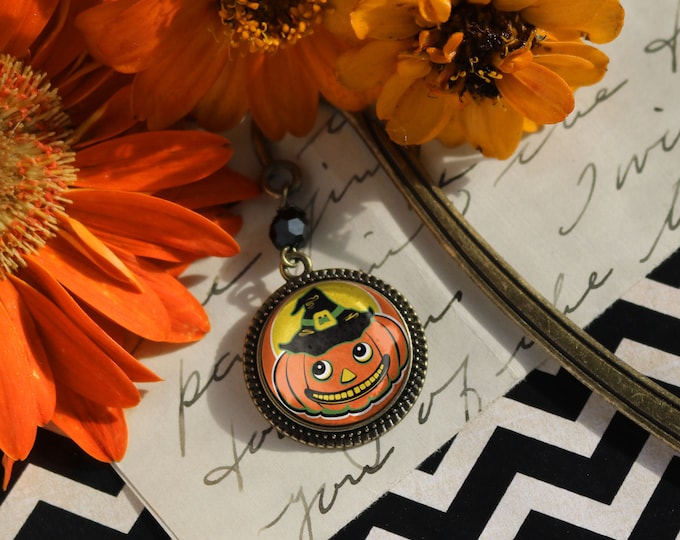 Jack O Lantern in Witch Hat Glass Cabochon Retro Halloween Brass Book Hook / Bookmark