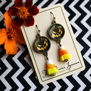 Griezelige zwarte retro Halloween Jack O Lantern met Candy Corn drop / bungeloorbellen