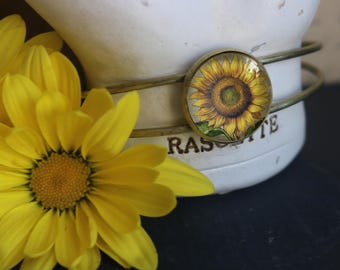 Sommer Sonnenblume Messing und Glas Cabochon Wire Cuff Cottagecore Armband