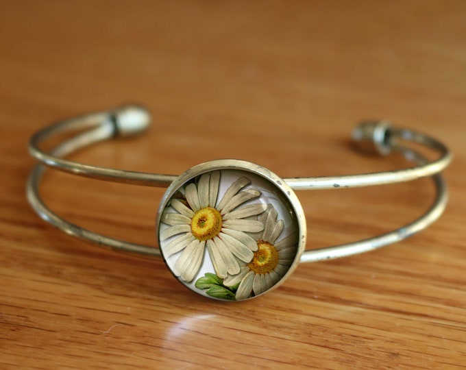 Summer Daisy Flower Cottagecore Cuff Bracelet / Bangle in Antique Brass