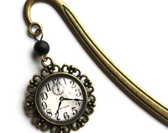 Reloj de estilo eduardiano con cabujón de vidrio y gancho para libros de latón