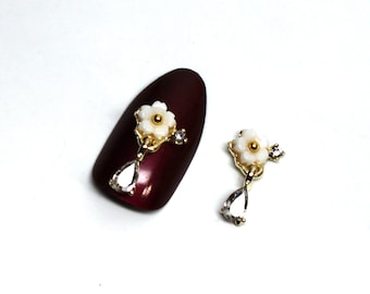 2 pièces Tiny White Flowers with Clear Rhinestones 3D metal nail charms art Autocollants de conception d’ongles de haute qualité