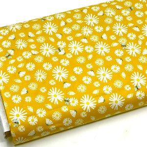 Yellow Daisy and Bee Cotton Fabric, Floral Honey, Fabric by the yard, Fat Quarter, Quilting, Apparel, 100% Cotton, R7-10..