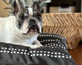 Copriletto moderno con cuscino nero, copriletto per animali domestici neutro scuro, piumone lavabile per letto per cani, letto per cani con nome, copriletto sostitutivo per letto per cani, letto personalizzato