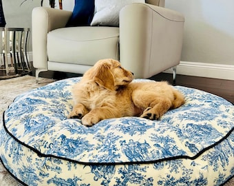 Round Blue Toile Bed Cover, Toile Pattern Dog Bed Duvet, Modern Pet Bed, Sustainable Pet Bedding, Navy Dog Bedding With Name, Large Dog Bed