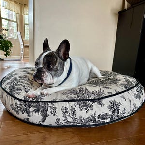 Round Linen Toile Bed Cover, Toile Dog Bed Duvet, Modern Pet Bed, Sustainable Pet Bedding, Black Pet Bedding With Name, Large Dog Bed