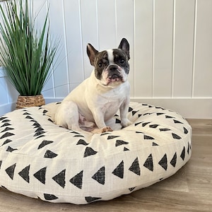 Round Linen Dog Bed Cover, Boho Modern Dog Bed Duvet, Bohemian Pet Bed, Custom Pet Bedding, Dog Bed With Name, Large Dog Bed Embroidered
