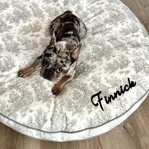 Grey Toile Do Bed Cover, French Toile Pattern Pet Duvet, Round Pet Bed, Sustainable Pet Bed, Washable Dog Bed With Name, Large Dog Bed