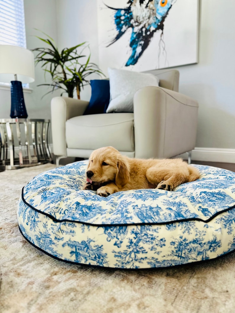 Round Blue Toile Bed Cover, Toile Pattern Dog Bed, Sustainable Pet Bedding, Navy Dog Bedding, 50” Navy