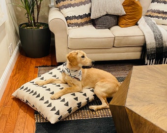 Boho Dog bed Duvet// Chic Triangle Pattern Dog Bed Cover // Eco Friendly Pet Gifts // Farmhouse Dog Bed // Mud Cloth Pet Bed Cover // Linen