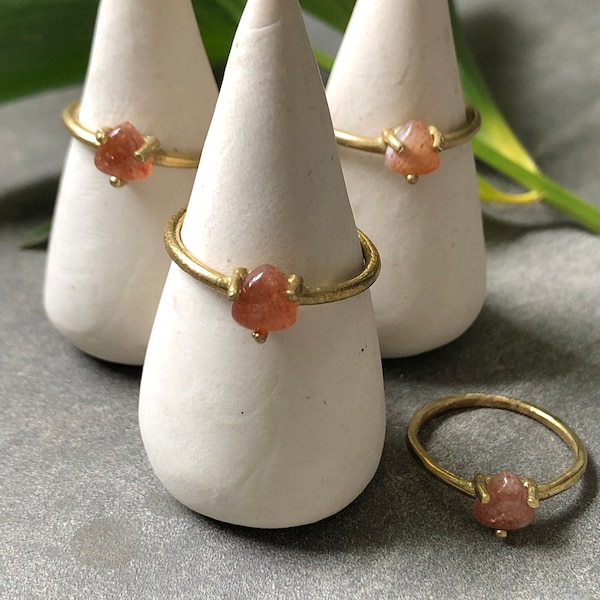 Triangle Sunstone Ring ~ Sizes 5 6 7 8 9 ~ Delicate Orange with Reddish Speckles Geometric Gemstone Claw Brass Setting Cocktail Ring Gift
