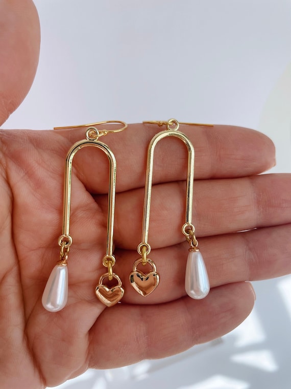 Love Arch Earrings Delicate Pearl Gold Heart Dangle Earrings
