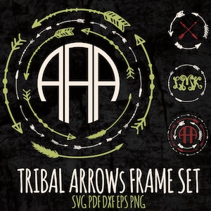 Puede incluir: Un conjunto de marcos de flechas tribales con un monograma en el centro. Los marcos están en un círculo con flechas apuntando en diferentes direcciones. Los marcos son de color verde, rojo y blanco. El texto "TRIBAL ARROWS FRAME SET" está debajo de los marcos. El texto "SVG PDF DXF EPS PNG" está debajo del texto "TRIBAL ARROWS FRAME SET".