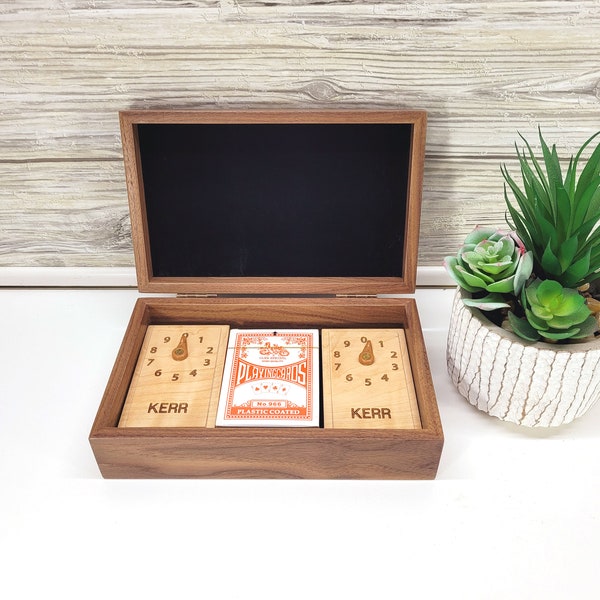 Caja de fichas de Euchre, hechas a mano en madera maciza, con naipes incluidos. Regalo para Navidad, cumpleaños y una idea de regalo única.