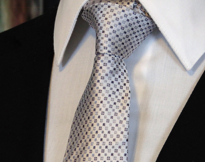 Silk Neck Ties – Mens Silver Silk Necktie for the Office