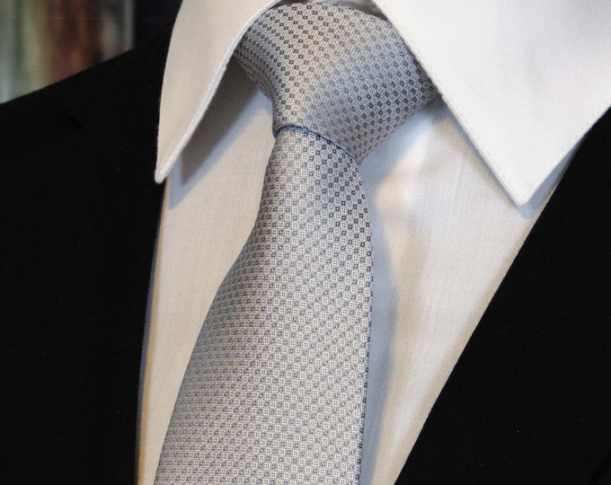 Great Gifts for Men – Silver on Silver Mens Neck Tie