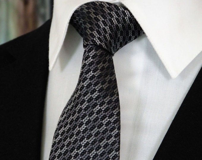 Gift for Businessman – Mens Silk Neck Tie Available as a Extra Long Tie