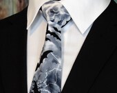 Bat Tie – Halloween Necktie with Bats