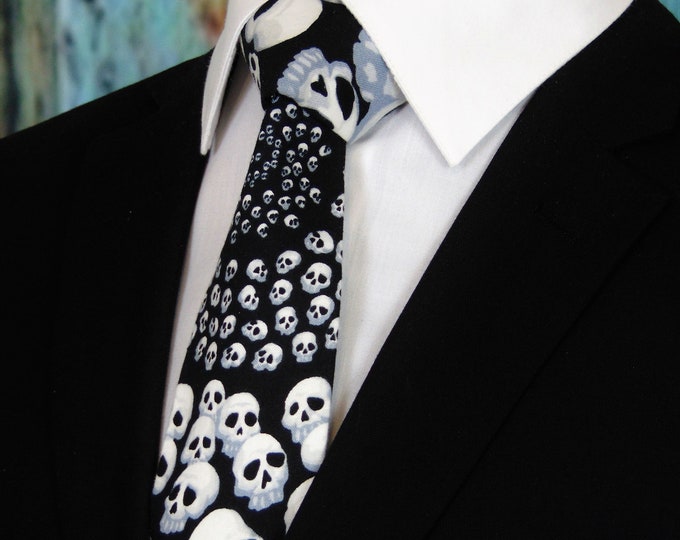 Goth – Mens Black with White Skull Necktie.