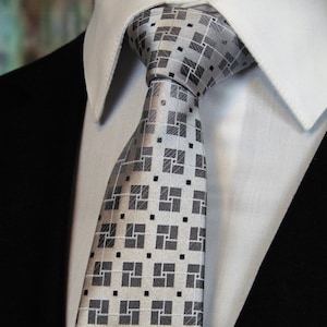 Silk Neckties – Mens Gray and Silver Geometric Silk Tie.