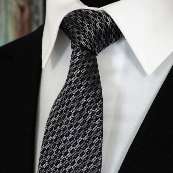 Gift for Businessman – Mens Silk Neck Tie Available as a Extra Long Tie