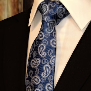 Blue Paisley Necktie – Mens Silk Blue Paisley Tie.