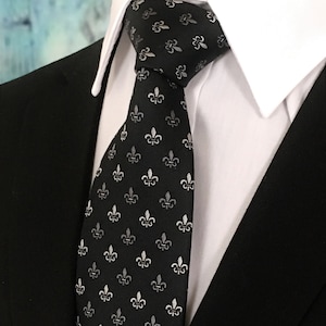 Black Tie Wedding – Black Tie with Fleur De Lis