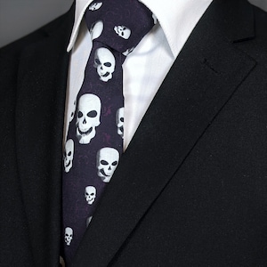 Plum Gothic Skull Necktie – Mens Plum Goth Skull Tie