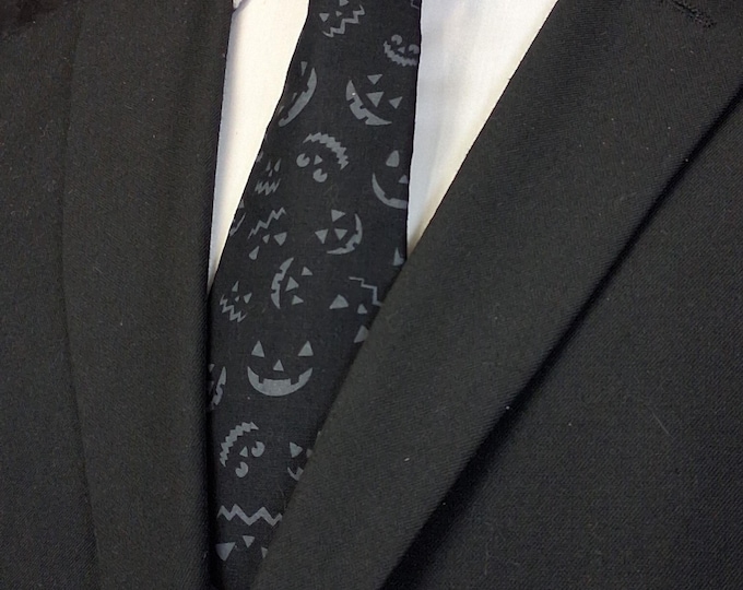 Black Halloween Necktie with Grey Pumpkins – Mens Gothic Gift Jack-O-Lantern