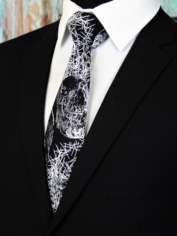 Gothic Skull Tie – Mens Spooky skull necktie.