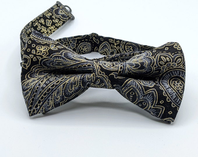 Bow Ties for Men – Black Red and White Mens or Boys Pretied Bow Tie.