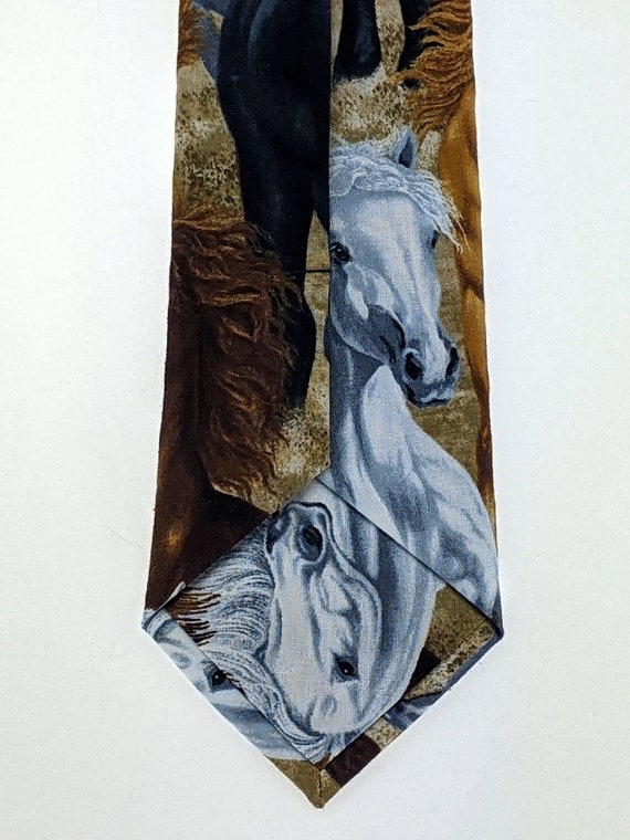horse neck tie
