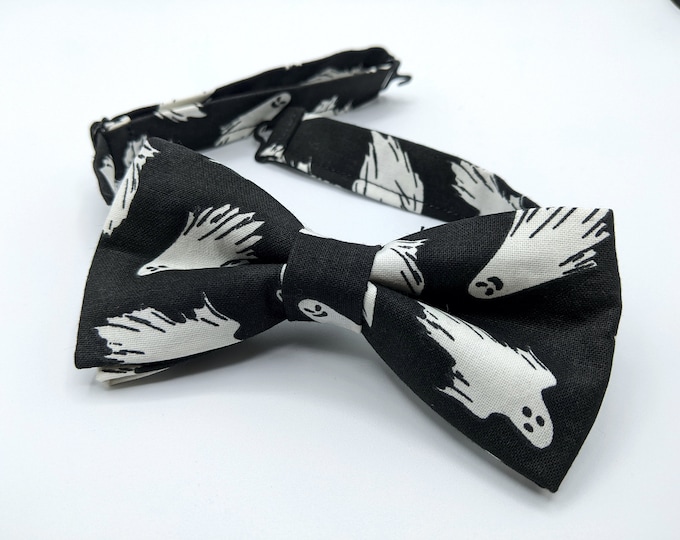 Black and White Ghost Pre-Tied Bow Tie: Unleash Your Style with a Spooky Twist!