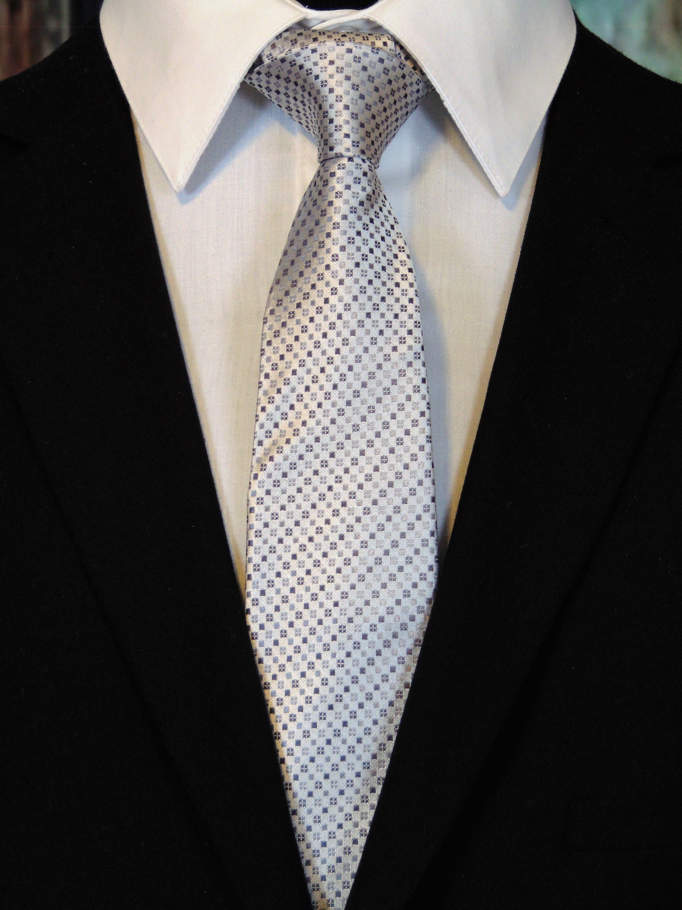 Silk Neck Ties – Mens Silver Silk Necktie for the Office