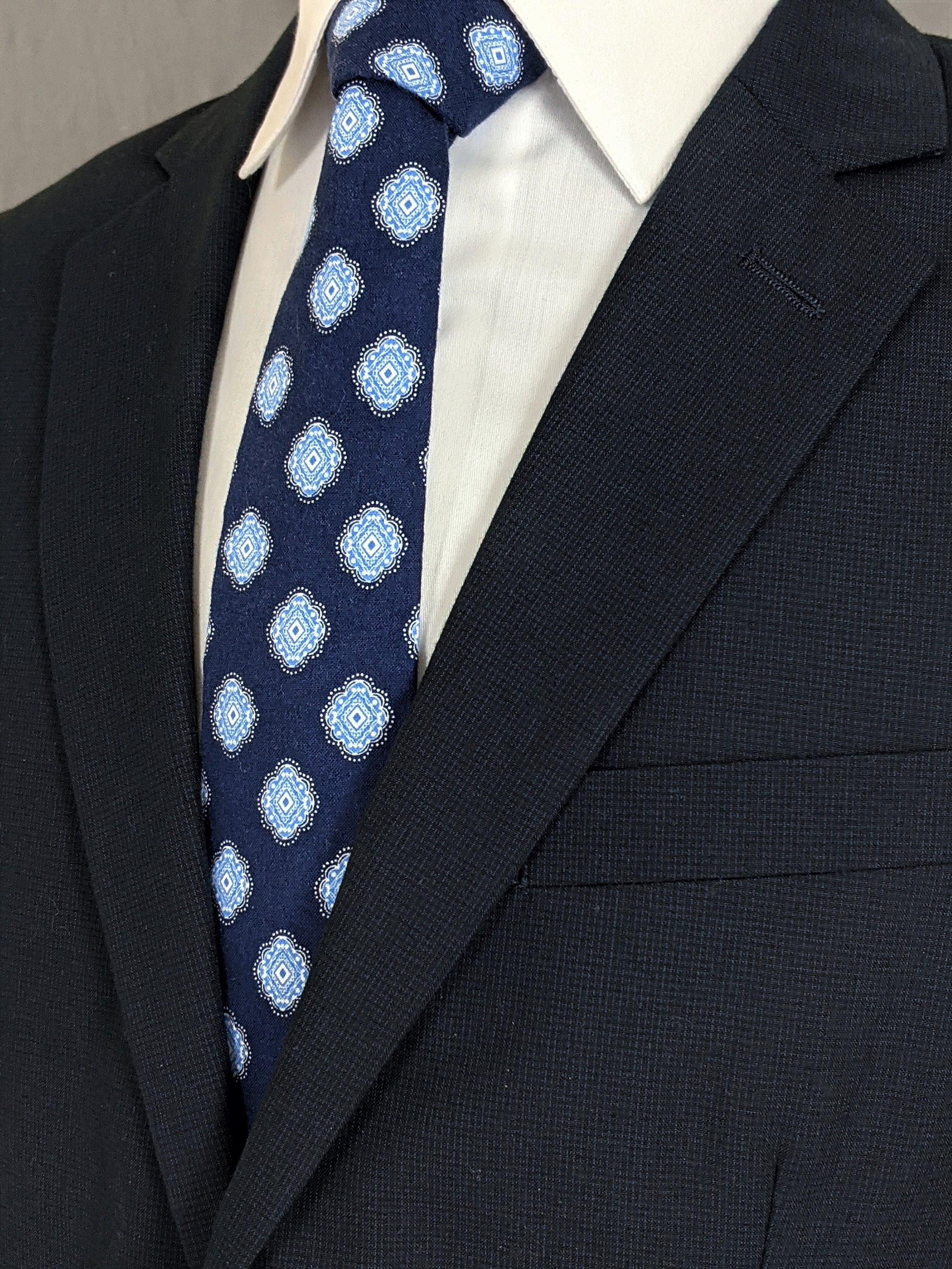 necktie for navy blue suit