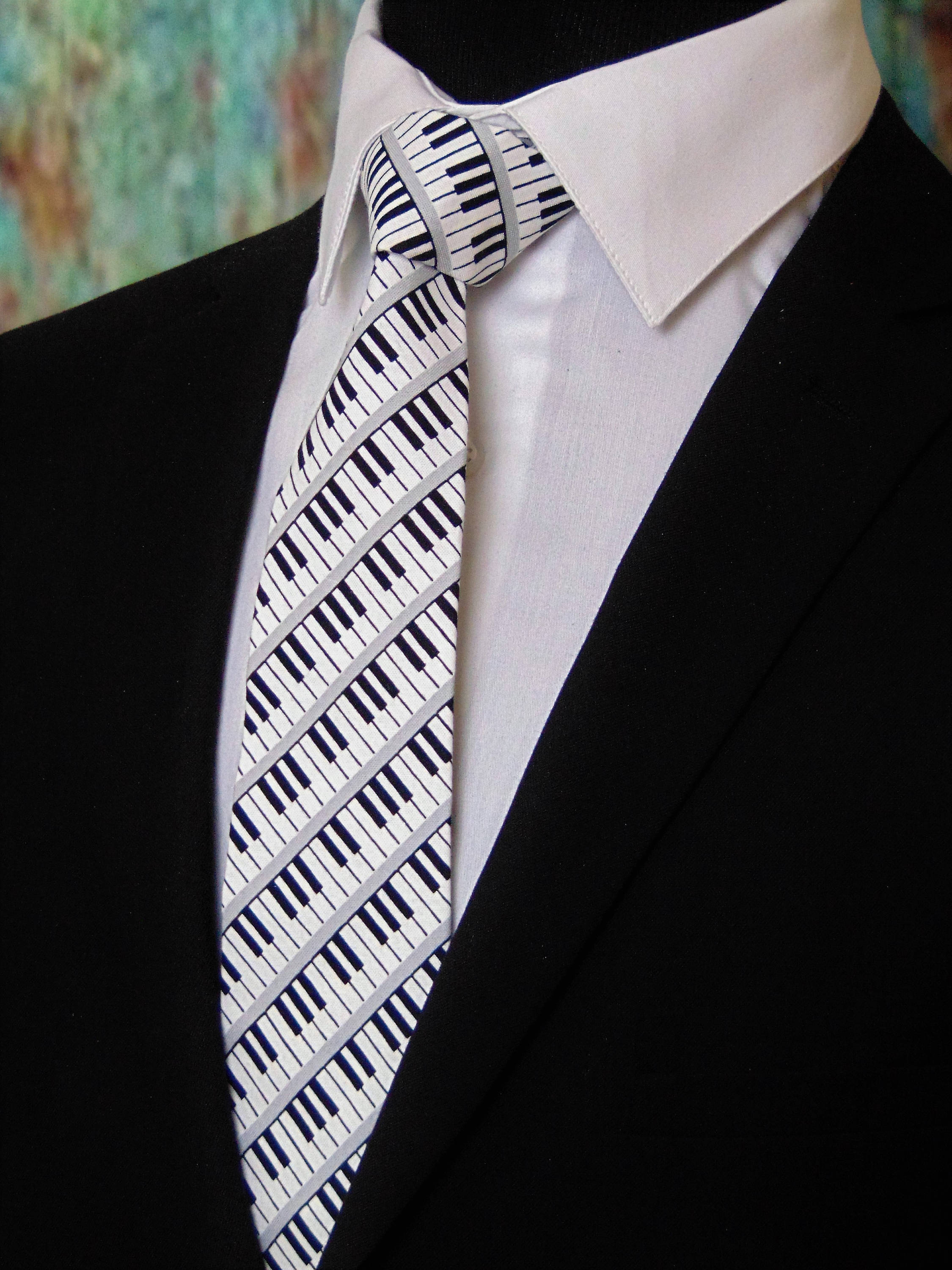 skinny piano tie
