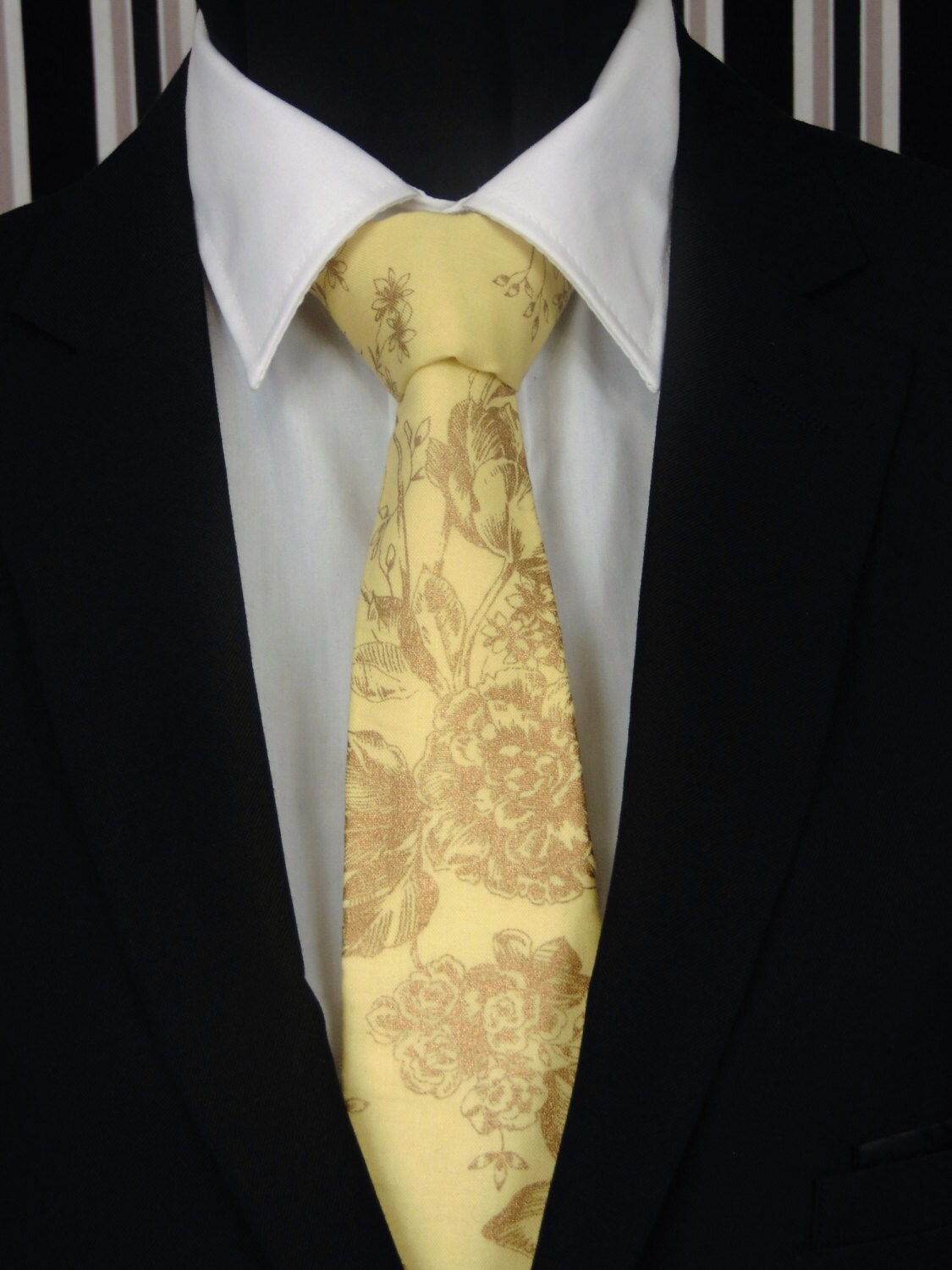 mens gold necktie
