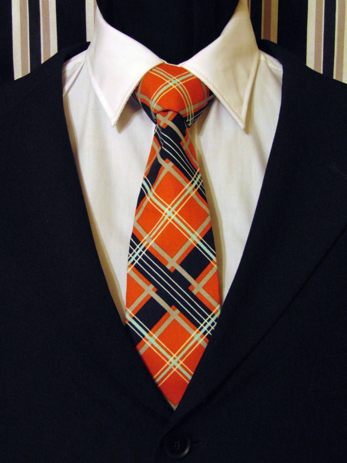 necktie orange