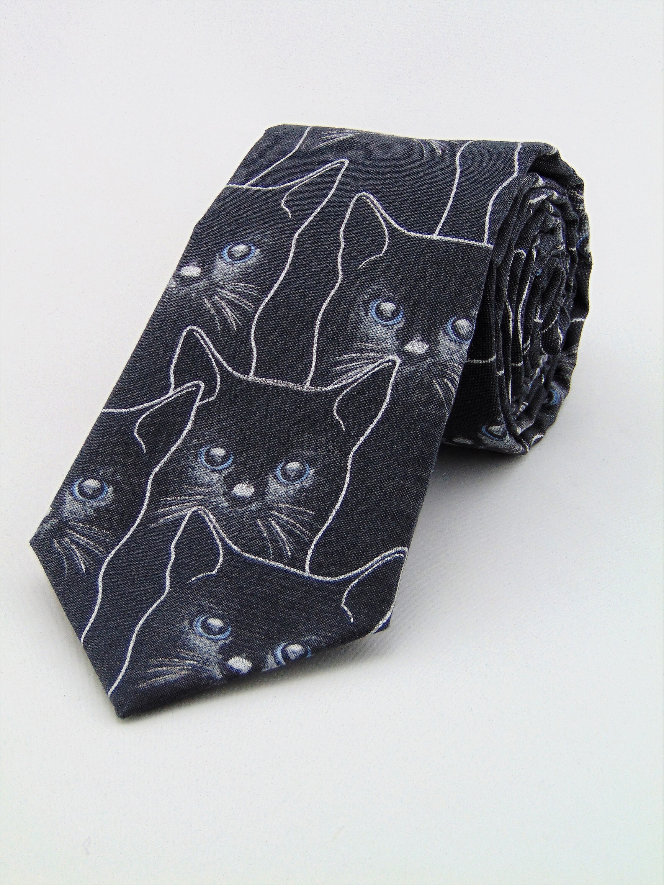 necktie cat