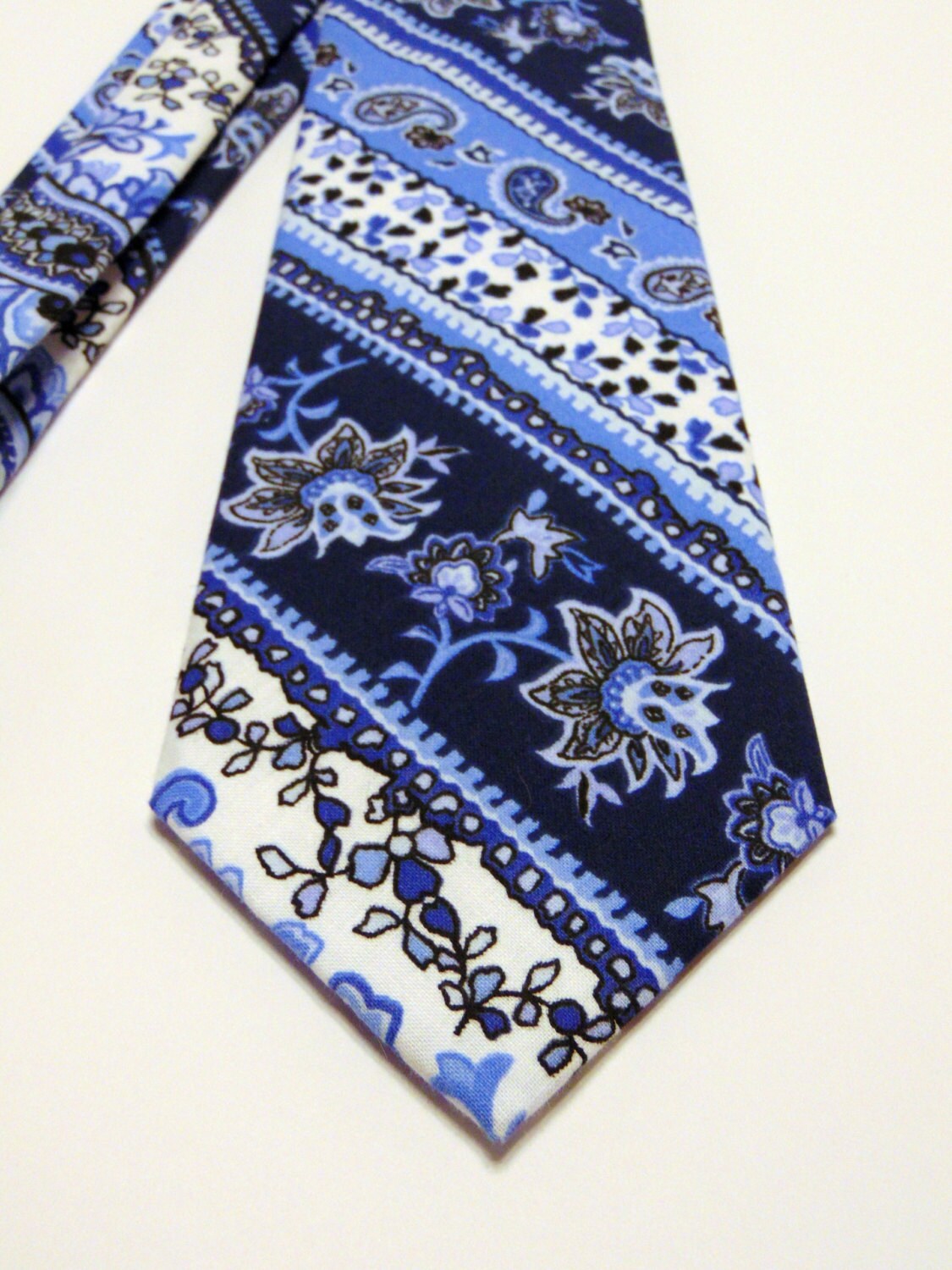 mens paisley tie