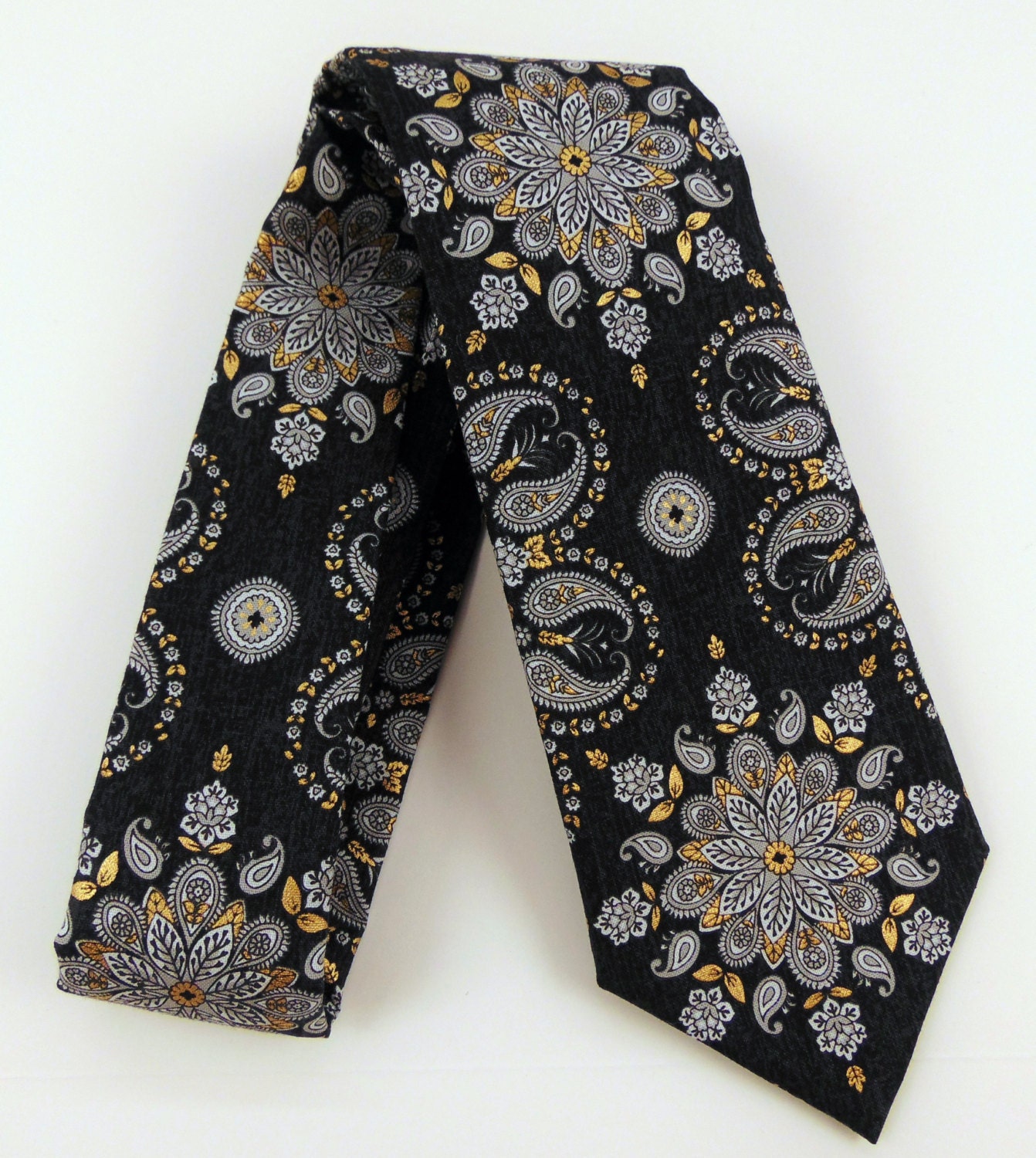 necktie for black long sleeves