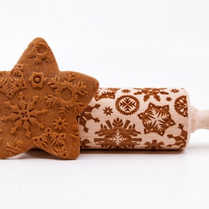 No. R033 SNOWFLAKE 3 Big size Rolling Pin, Engraved Rolling Pin, Rolling Pin, Embossed Cookies,, Wooden Rolling pin image 4