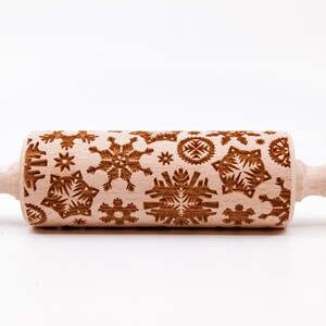 No. R033 SNOWFLAKE 3 Big size Rolling Pin, Engraved Rolling Pin, Rolling Pin, Embossed Cookies,, Wooden Rolling pin image 3