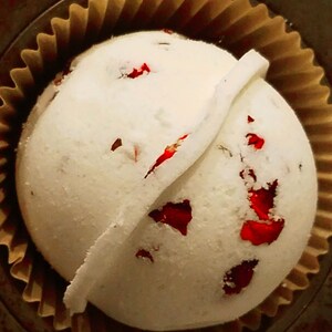 Rose Petal Bath Bomb: Natural, Moisturizing, Aromatherapy
