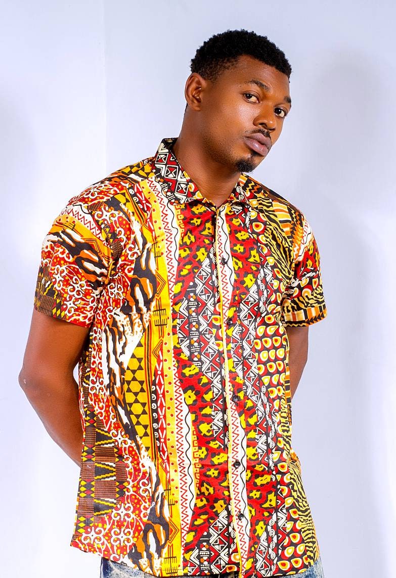 3XL Kleding Herenkleding Overhemden & T-shirts Overhemden Beste kwaliteit batik Handgemaakt in Ghana. Zwarte en waxprint katoenen stof Nieuwkomer !! Mooie Afrikaanse print uniek shirt voor mannen 