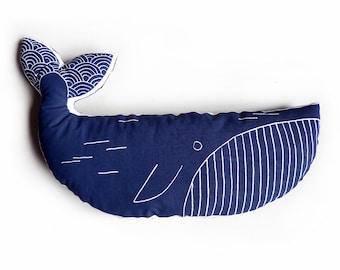 Baleine bleue, Coussin décoratif sérigraphié en tissu recyclé, toile de coton et lin